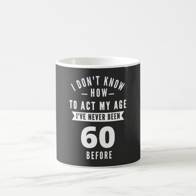 Taza De Café 60 y fabuloso / Feliz cumpleaños número 60 (Centro)