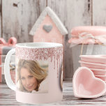 Taza De Café 60th birthday photo rose gold glitter pink balloon<br><div class="desc">A gift for 60th birthday. A blush pink background decorated with elegant rose gold colored faux glitter drips,  paint dripping look. Personalize and add your own photo of the birthday girl. Number 60 is written with a trendy balloon style font.</div>