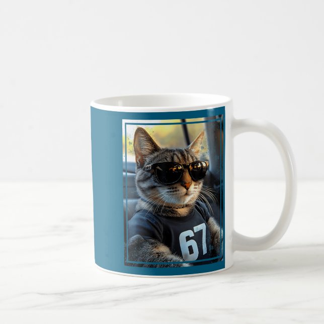 Taza De Café 67 And Still Cool Funny Birthday Meme Cat  (Derecha)