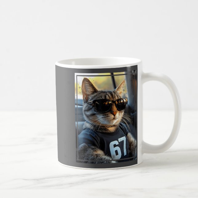 Taza De Café 67 And Still Cool Funny Birthday Meme Cat  (Derecha)