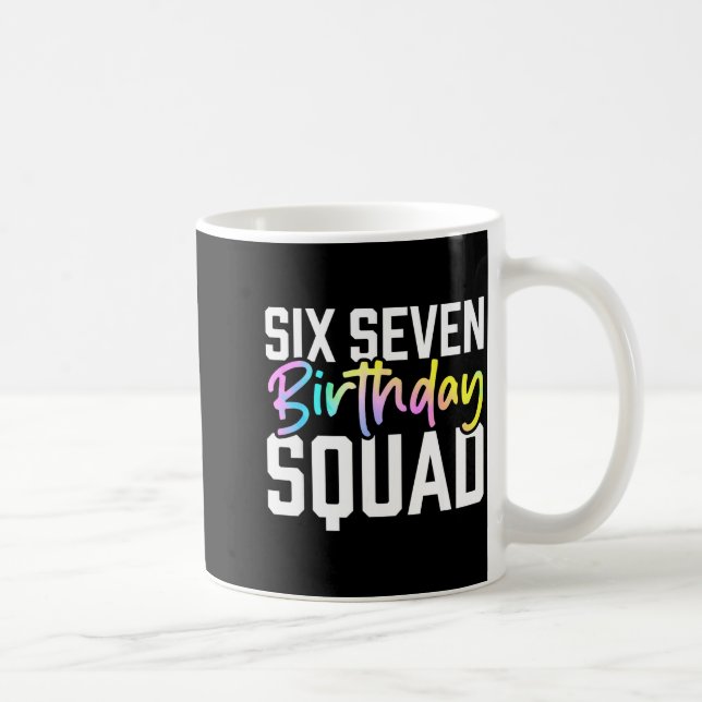 Taza De Café 67 Birthday Squad Funny Six Seven Meme Kids Birthd (Derecha)