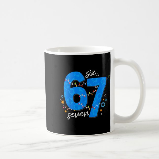 Taza De Café 67 Hanukkah Jewish Holiday Menorah Six Seven Meme  (Derecha)