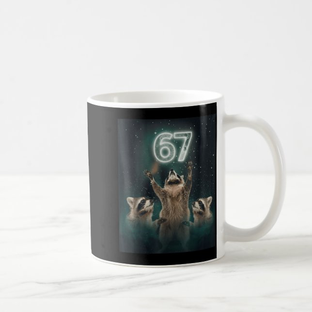 Taza De Café 67 Meme Raccoon Howling At The Moon 6 7 Funny Weir (Derecha)