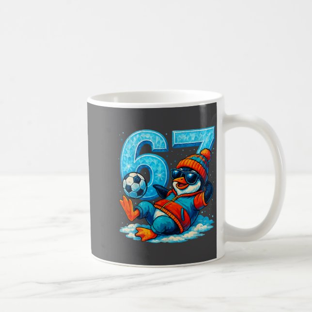 Taza De Café 67 Penguin Soccer Funny Winter Meme Gift  (Derecha)