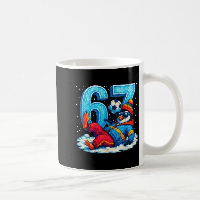 Taza De Café 67 Penguin Soccer Funny Winter Meme Gift  (Derecha)