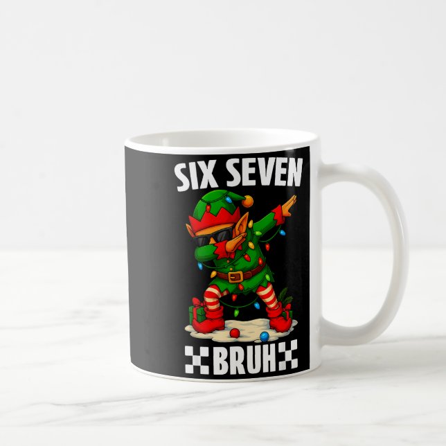 Taza De Café 67 Six Seven Bruh Funny Christmas Dabbing Elf 6 7  (Derecha)