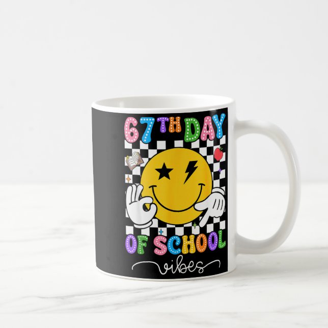 Taza De Café 67th Day Of School Vibes Cute Smile Face 67 Days O (Derecha)