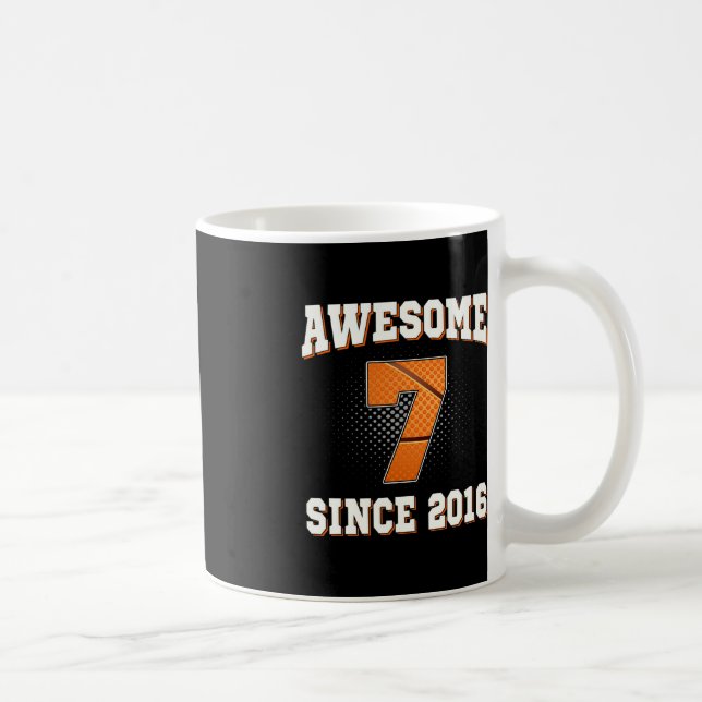 Taza De Café 7.º cumpleaños de básquetbol de 7 años asombroso d (Derecha)