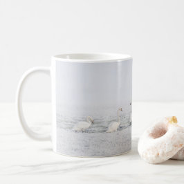 Taza De Café 7 cisnes blancos en un helado día de invierno