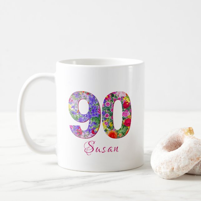 Taza De Café 90 años fiesta de cumpleaños floral de diseño mug (Con donut)