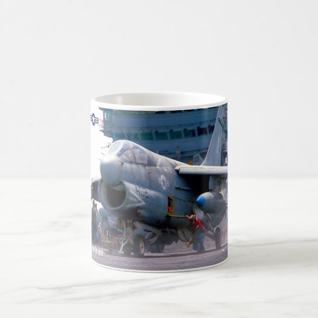 TAZA DE CAFÉ A-7E CORSAIR II (Centro)