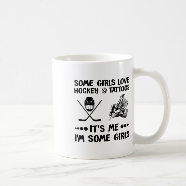 Taza De Café A algunos Chicas les encanta el hockey y los tatua (Derecha)