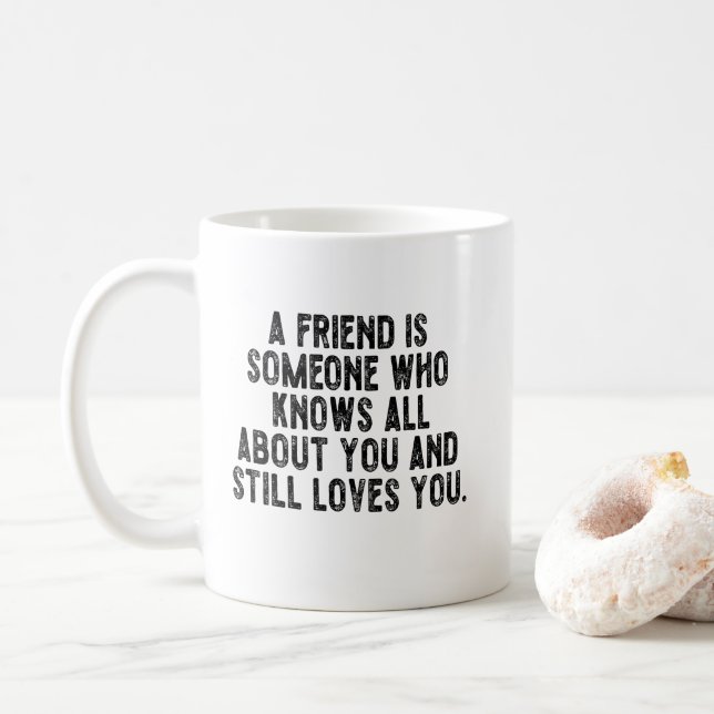 Taza De Café A friend is someone who knows all about you and st (Con donut)
