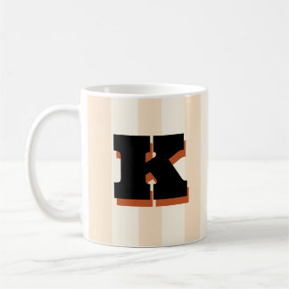 Taza de café a rayas personalizada con inicial en 