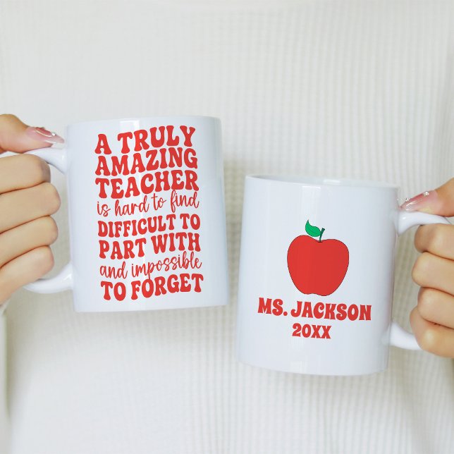 Taza De Café A Truly Amazing Teacher is Hard to Find Apple (Subido por el creador)