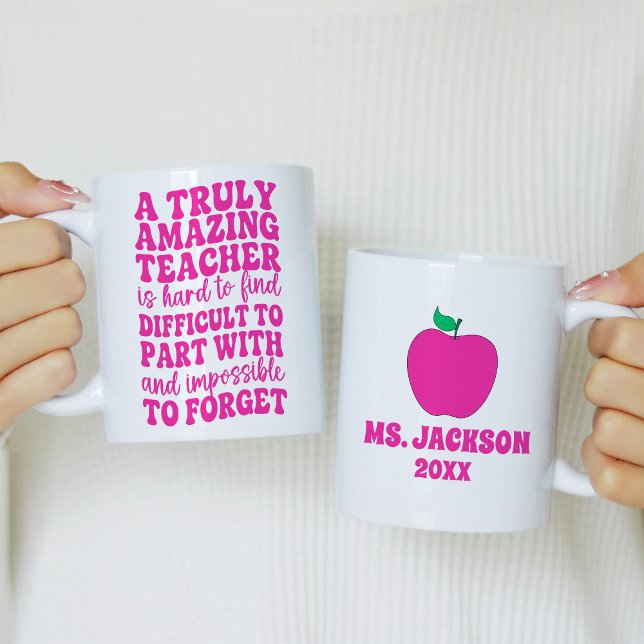 Taza De Café A Truly Amazing Teacher is Hard to Find Apple (Subido por el creador)