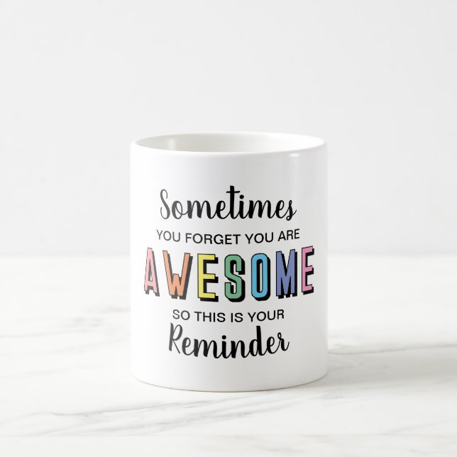 Taza De Café A veces te olvidas de que eres increíble y motivac (Centro)