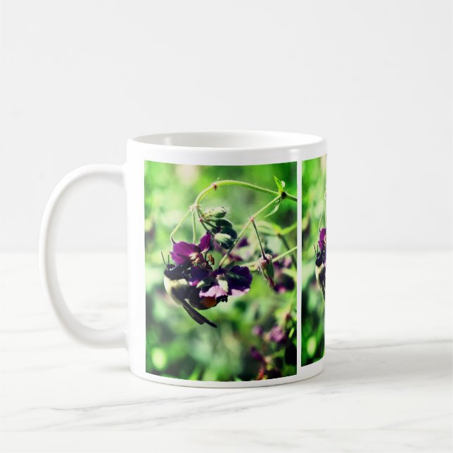 Taza De Café Abeja con polen en la flor (Izquierda)