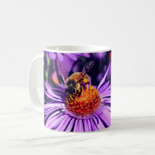 Taza De Café Abeja De Miel En Flor De Aster Púrpura Personaliza