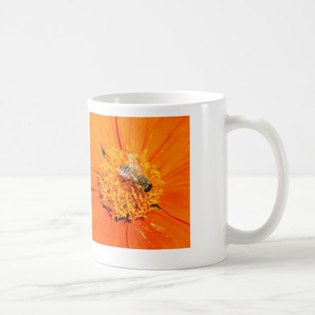 Taza De Café abeja de miel en un jarro de flores naranja (Derecha)