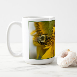 Taza De Café Abeja Ocupada en un Girasol