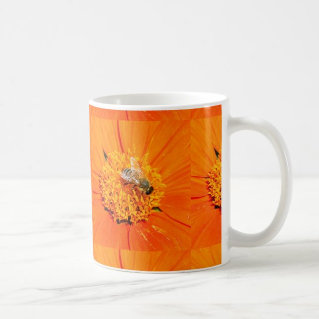 Taza De Café abejas melíferas en el jarro de flores naranja (Derecha)