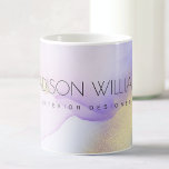 Taza De Café Abstrato acuarela Lilac Gold Paint Nombre personal<br><div class="desc">Personaliza fácilmente este estilo glamoroso de pintura de acuarela lila abstracta y el fondo falso de pulverización dorada con tus detalles personalizados.</div>