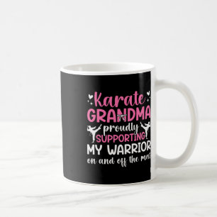 Taza De Café Abuela de Karate apoyando a mi abuela guerrera kar