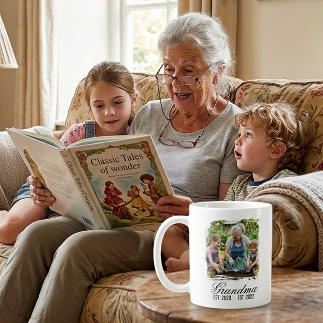 Taza De Café Abuela Est letra elegante negra foto personalizada (Grandma Est black elegant script custom photo Coffee Mug)