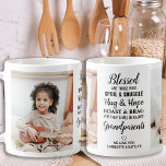 Taza De Café Abuelos Bendecidos Modernos Personalizados 2 Foto<br><div class="desc">Celebra a tus abuelos con una taza de café con fotos de un personalizado. Este único abuelos citan la taza es el regalo perfecto, ya sea el cumpleaños, el día de los abuelos o los Navidades. Esperamos que su regalo de abuelo especial se convierta en un tesoro para los años...</div>