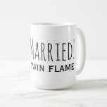 Taza De Café Acabo de casarme con mi luna de miel romántica C<br><div class="desc">"Acabo de casarme! con mi llama gemela" Romántica cita tipografía de luna de miel para recién casados :)</div>