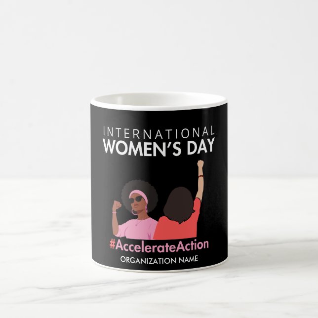Taza De Café Acelere el Día Internacional de la Mujer 2025 (Centro)