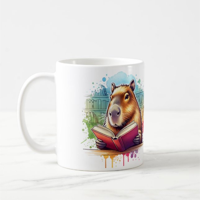 Taza De Café Acogedor en la biblioteca con Capybara Reading Mug (Izquierda)