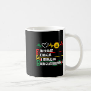 Taza De Café Adoptar Kwanzaa es nuestra humanidad compartida af