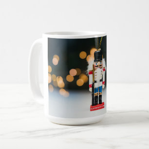 Taza De Café Adorno clásico de Navidad cascanueces de SlipperyJ