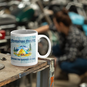 Taza De Café Adventure espera acampar la acuarela de amante al 
