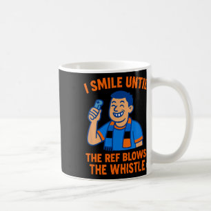 Taza De Café Aficionado al fútbol sonrío hasta que el árbitro t