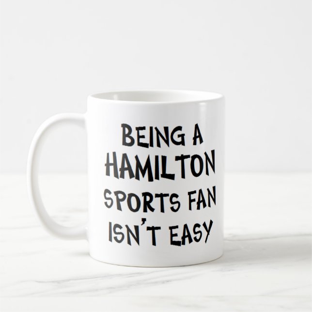 Taza De Café aficionado de los deportes de Hamilton, siendo (Izquierda)