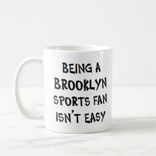 Taza De Café aficionado del deporte de brooklyn, siendo