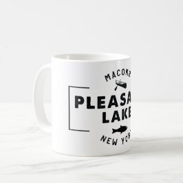 Taza de café agradable del lago