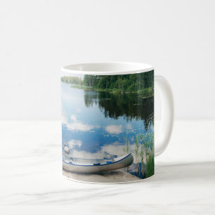 Taza De Café Agua   Canoa en el lago de Suecia