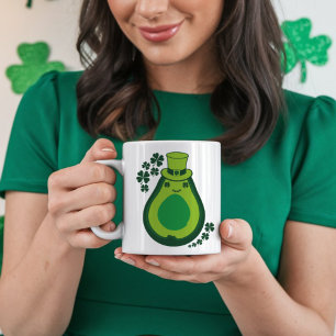 Taza De Café Aguacate lindo con el gorra del Día de San Patrici