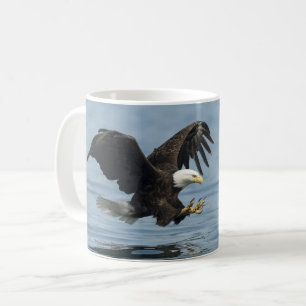 Taza De Café Águila al acercamiento