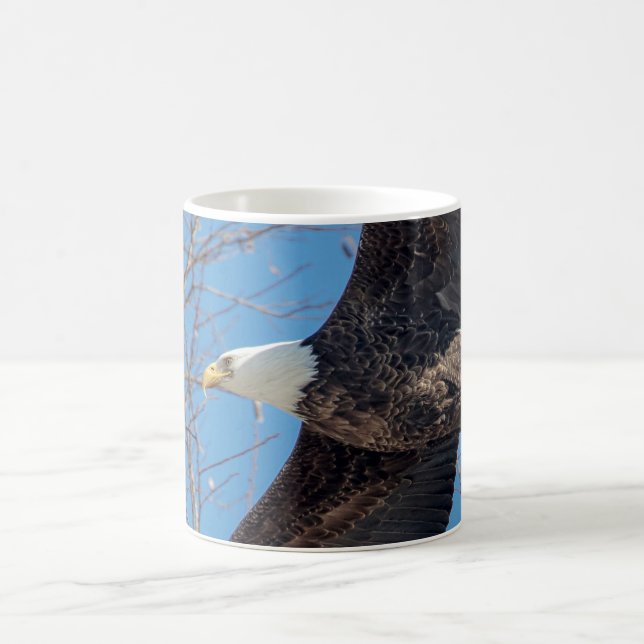 Taza De Café Águila calva en vuelo (Centro)