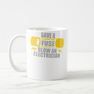 Taza De Café Ahorra Un Fusible, Contrata a Un Electricista