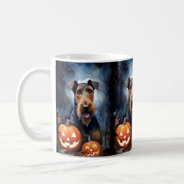 Taza De Café Airedale de Halloween con calabazas aterradoras (Izquierda)
