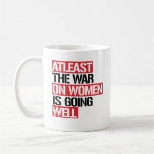 TAZA DE CAFÉ AL MENOS LA GUERRA CONTRA LAS MUJERES VA BIEN