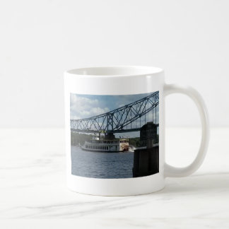 Taza De Café Alcohol de Dubuque en el río Misisipi