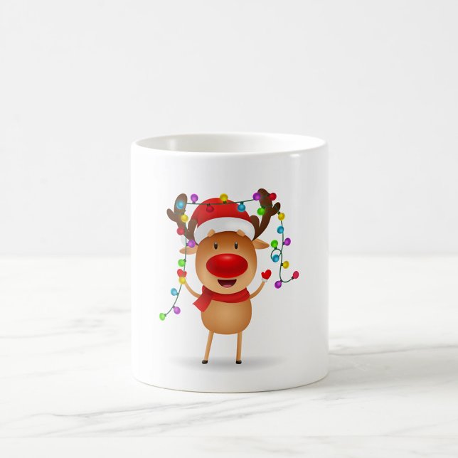 Taza De Café Alegre café para renos (Illustration of a reindeer wearing a red Santa hat and scarf.)