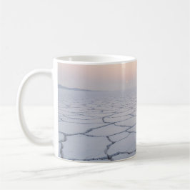 Taza De Café Aletas de sal al amanecer: Paisaje etéreo Minimali